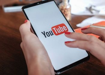 Làm thế nào để nghe nhạc Youtube khi tắt màn hình điện thoại?